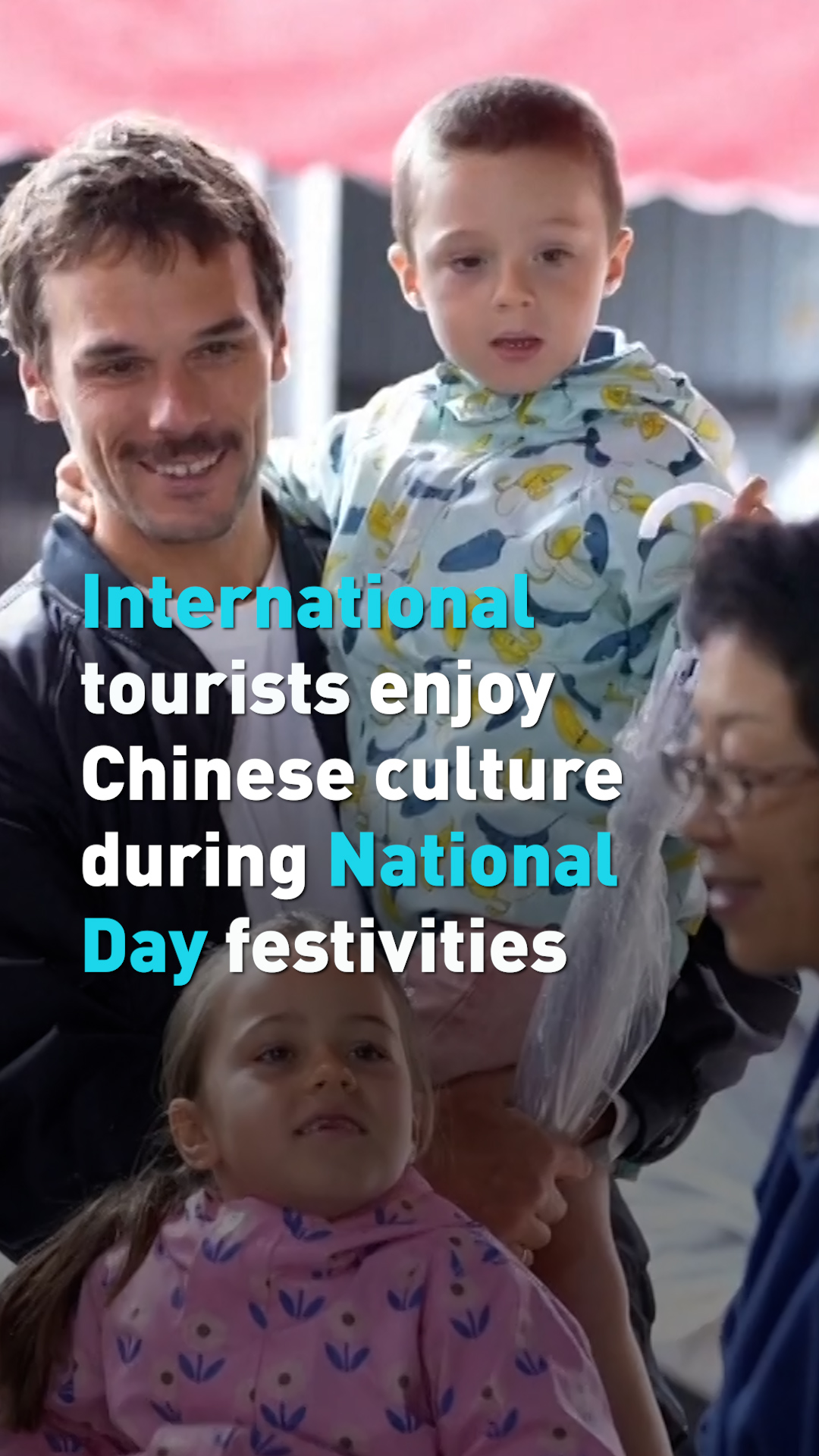 International tourists enjoy China's National Day festivities