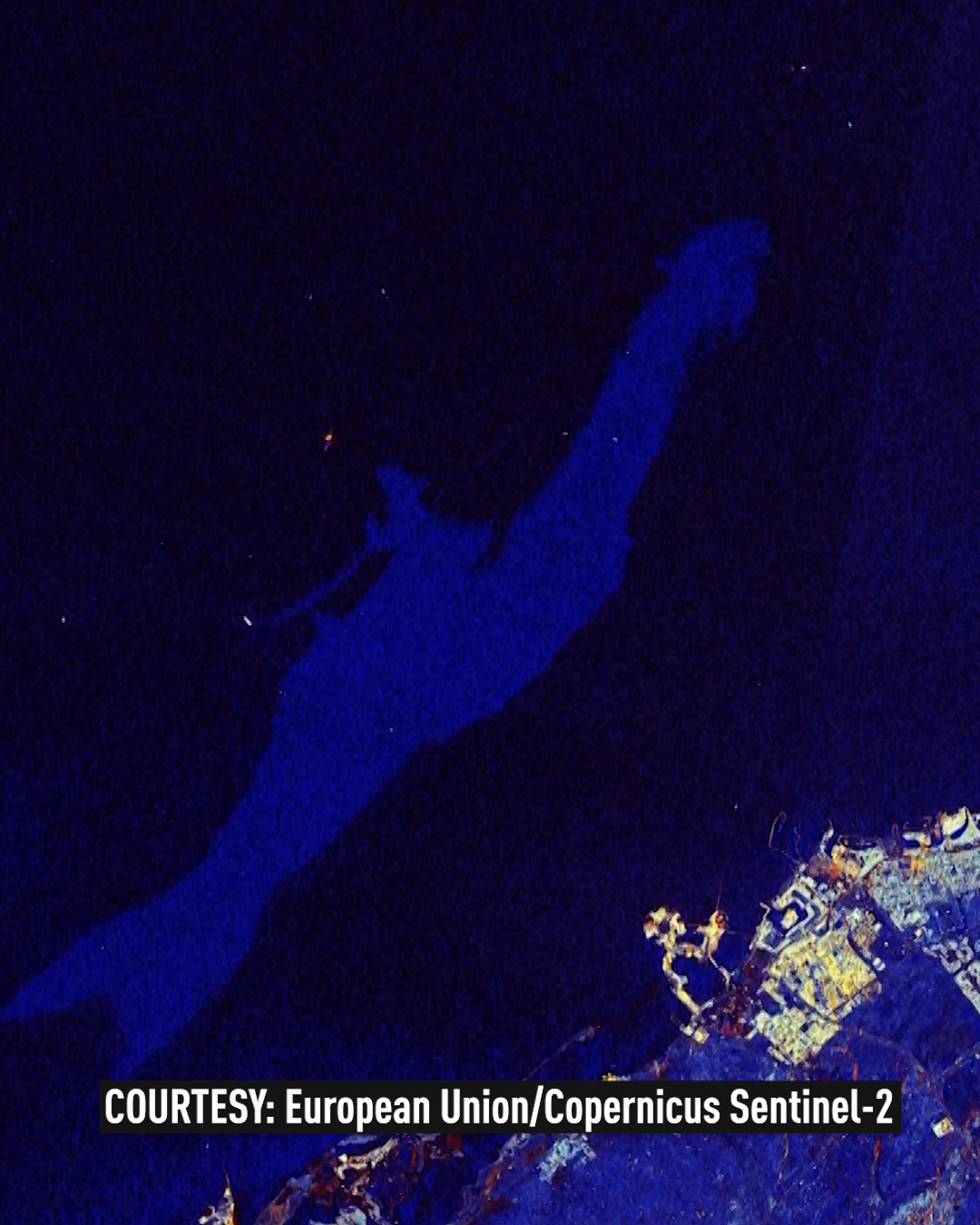 Satellite images show oil spill on UAE coast